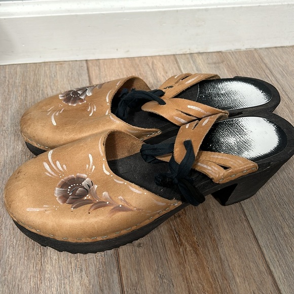 Painted Floral Leather Front Tie Clogs w black sole size 40 US 9 - Picture 10 of 17